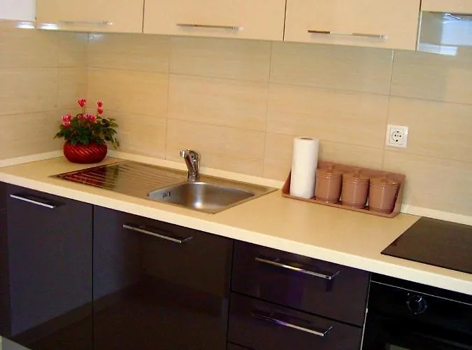 Spacious With Garage And Private Yard,