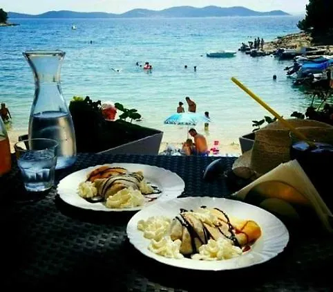 Spacious With Garage And Private Yard, Drage