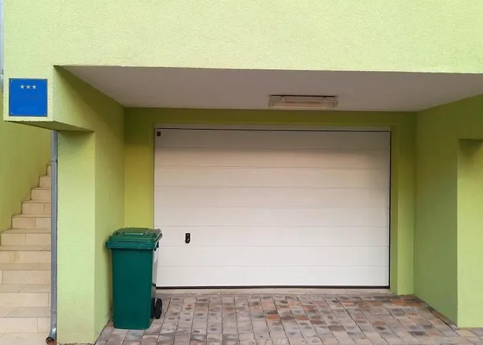 Apartment Spacious Apartment With Garage And Private Yard, Drage *