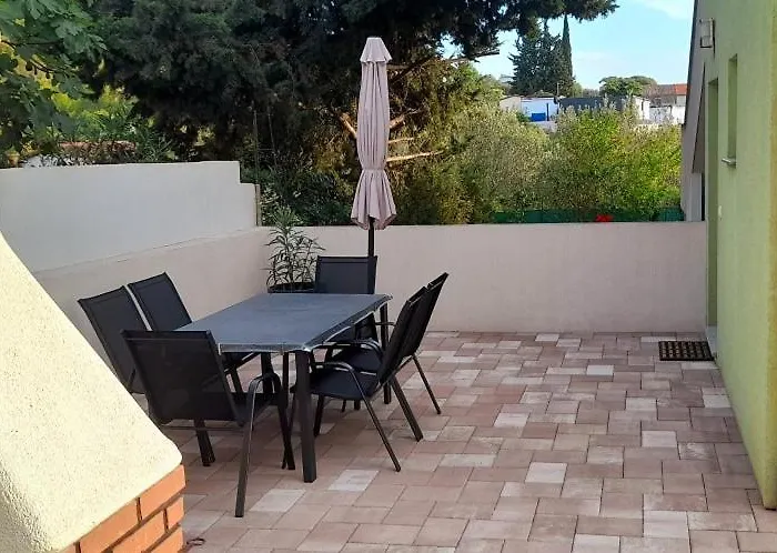 Spacious Apartment With Garage And Private Yard, Drage *